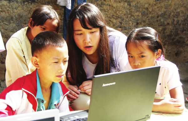 16名贵州籍省外大学生带来15台笔记本电脑 大山深处 有个"网吧"